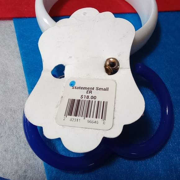 Très Bleu per la mer Earrings 2" Blue Acrylic Hoop AND 8" White Resin Bangle - Picture 4 of 8